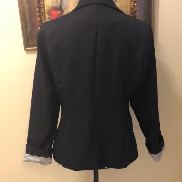Charlotte Russe Classic lined 1 button blazer, roll satin & lace detail sleeves - Picture 4 of 12